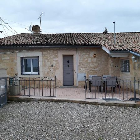 Gite Les Deux Meules Sainte-Colombe  Екстер'єр фото